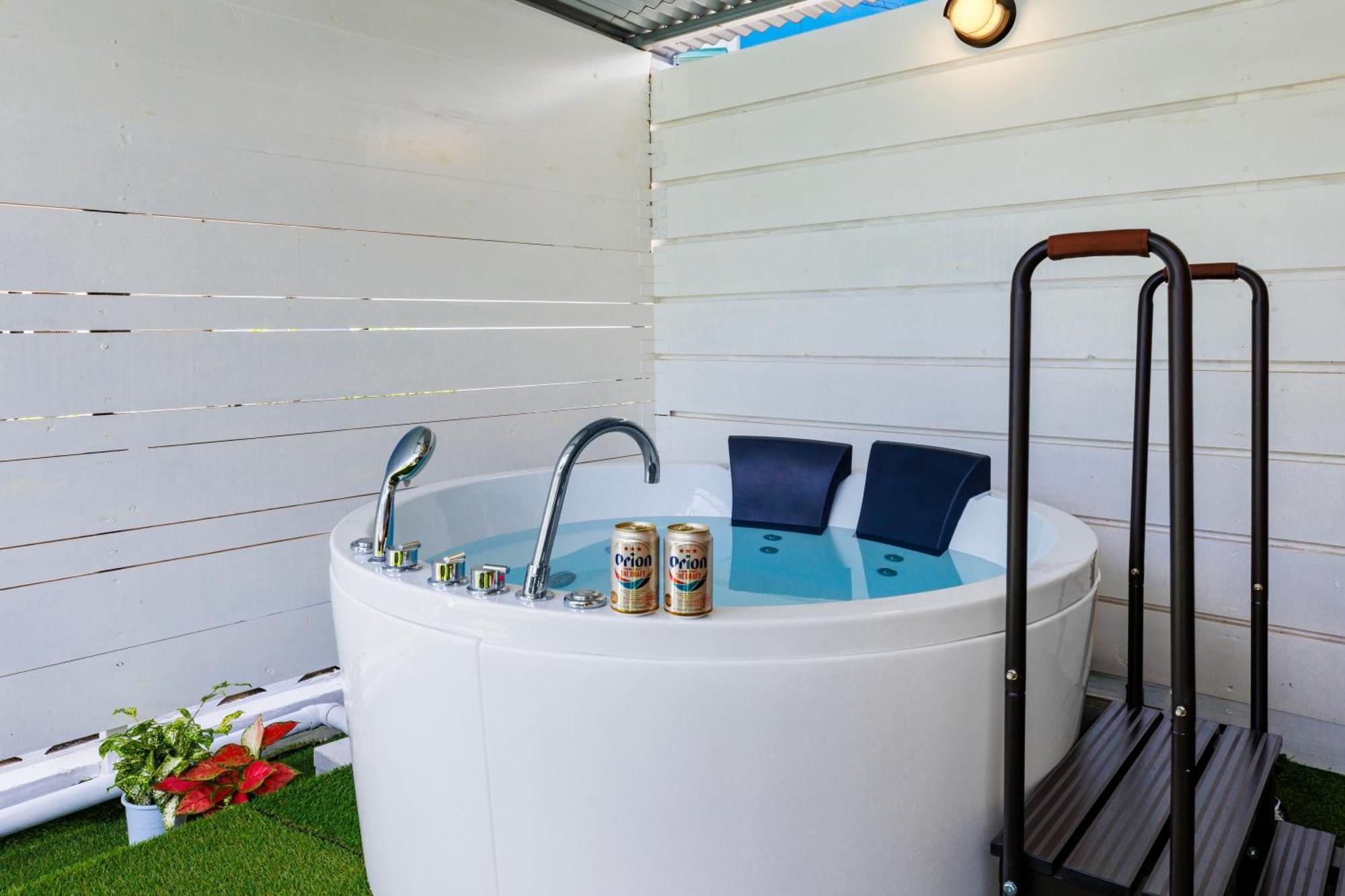 新規オープン サウナ Bbq ジャグジー付き 最大7名 無料駐車場4台 ビーチまで車で5分 Sky House Villa อุรุมะ ภายนอก รูปภาพ